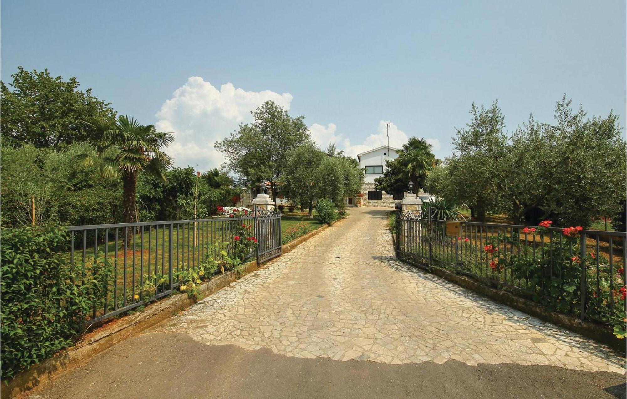 Beautiful Apartment In Porec With Wifi Exterior foto