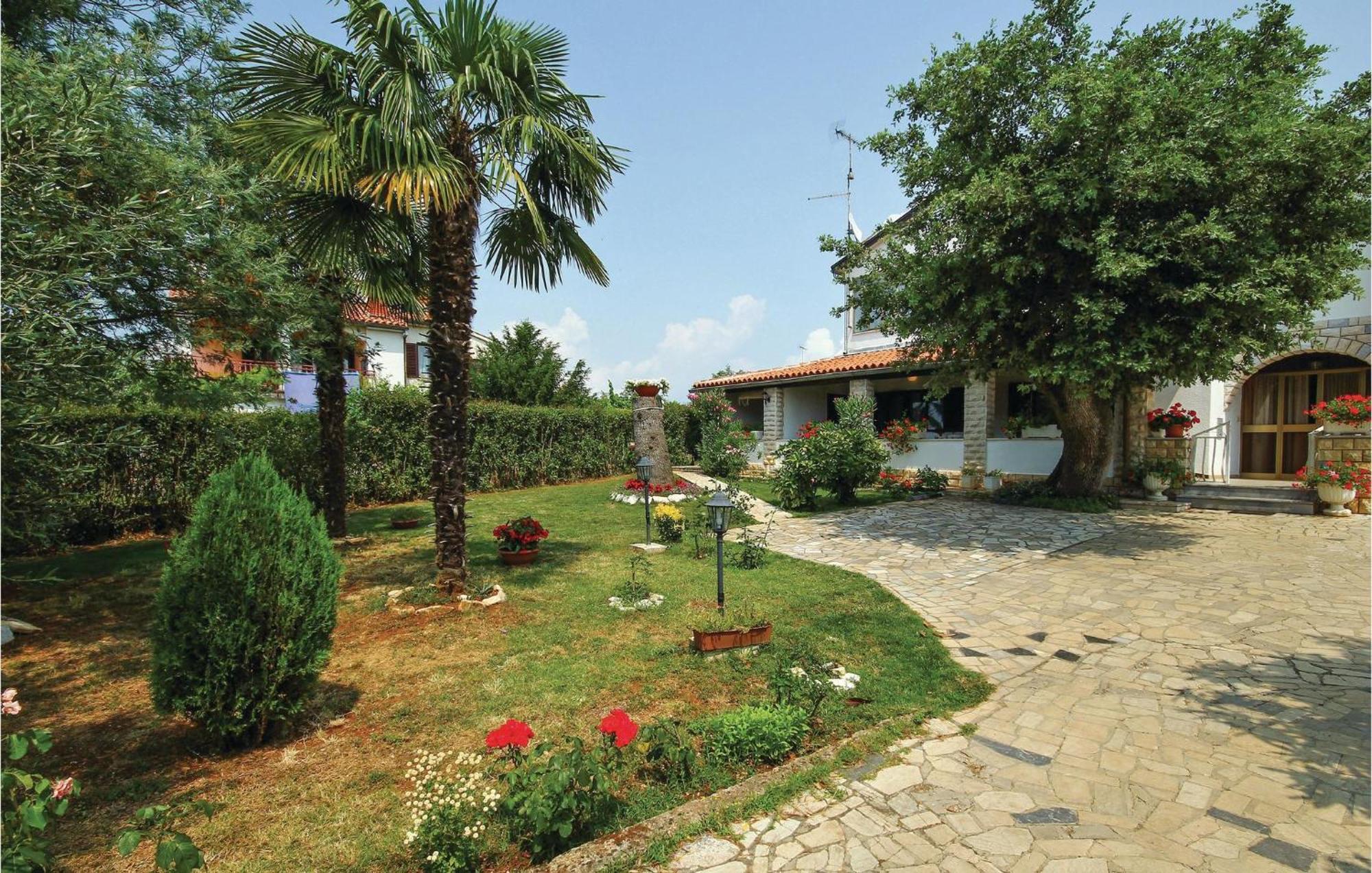 Beautiful Apartment In Porec With Wifi Exterior foto