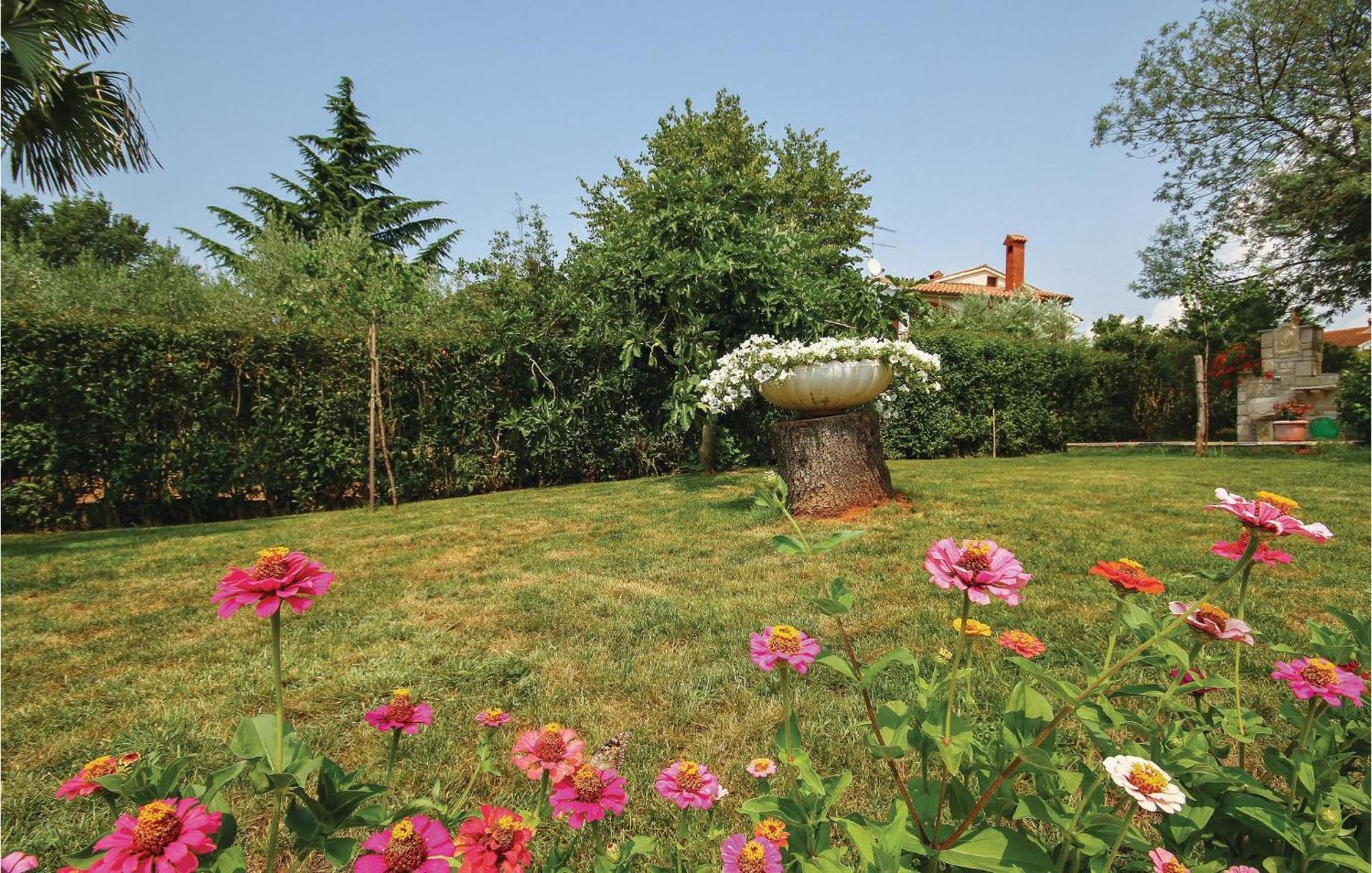 Beautiful Apartment In Porec With Wifi Exterior foto