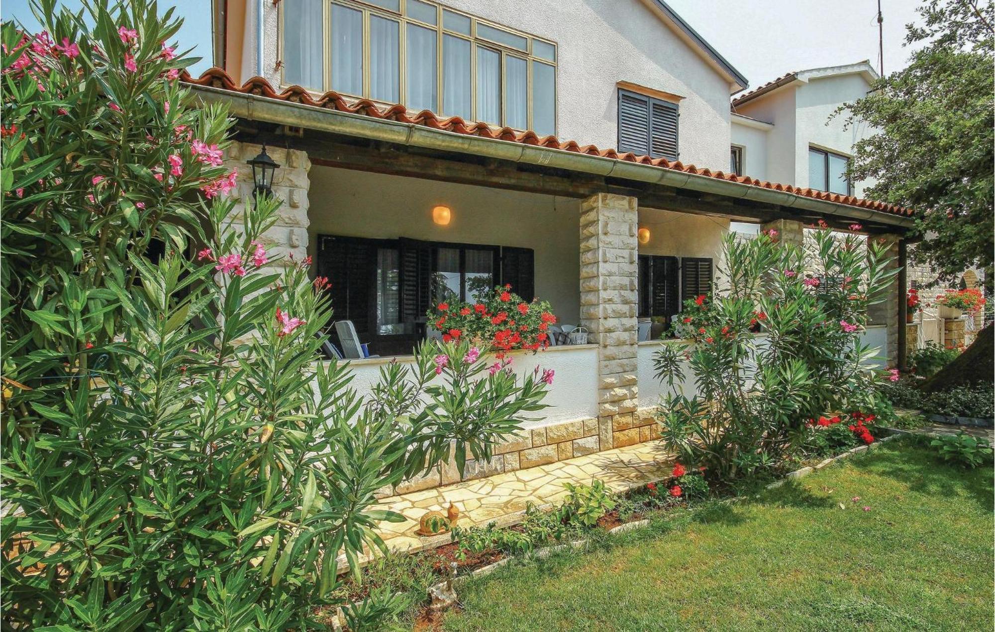 Beautiful Apartment In Porec With Wifi Exterior foto